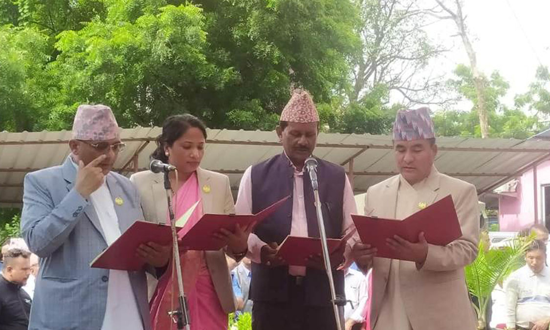 लुम्बिनीका नवनियुक्त ८ मन्त्रीले लिए पद तथा गोपनीयताको शपथ Image