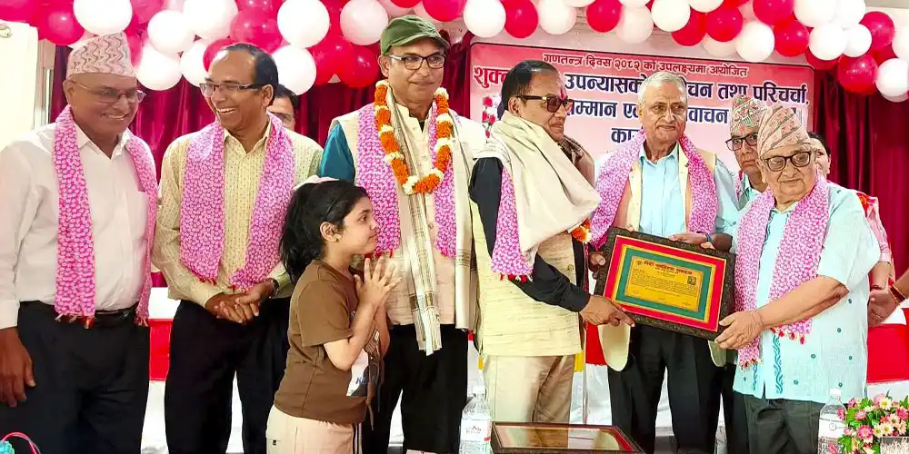 ‘शुक्लाम्बरा’ उपन्यासको विमोचनसँगै चार साहित्यकार सम्मानित Image