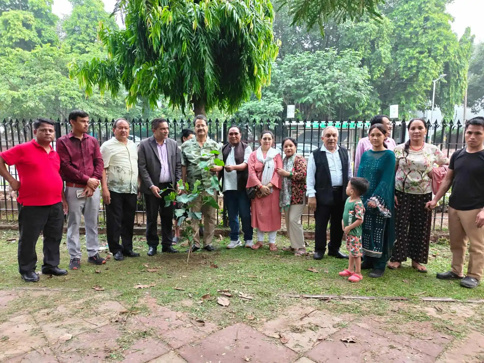 नेपाली जनसम्पर्क समिति उत्तर भारतद्वारा बीपी कोइराला स्मृति दिवसको अवसरमा वृक्षारोपण तथा अन्तरक्रिया कार्यक्रम सम्पन्न Image