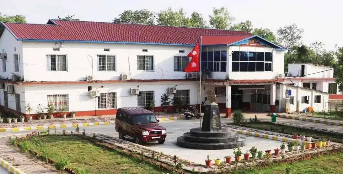 कोहलपुरमा विद्यालयको ५० मिटर वरिपरि मदिरा र सुर्ती बेच्न नपाइने Image