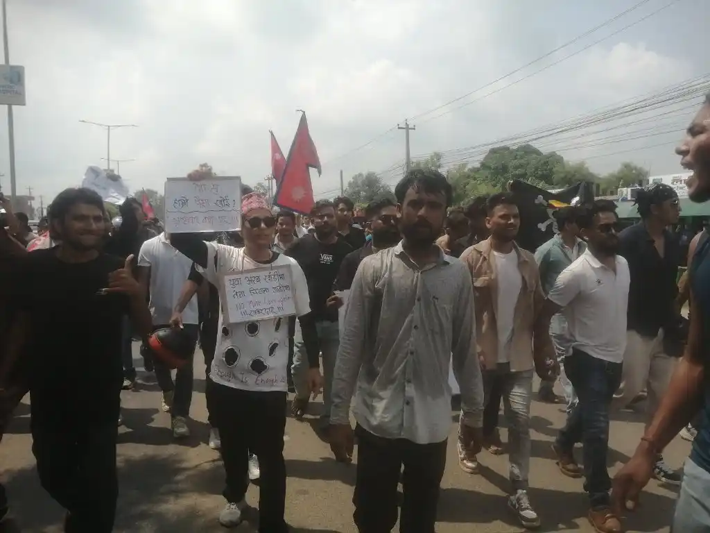 जेन–जी आन्दोलन : नेपालगन्ज र कोहलपुरमा प्रदर्शन, गाडीमाथि तोडफोड Image