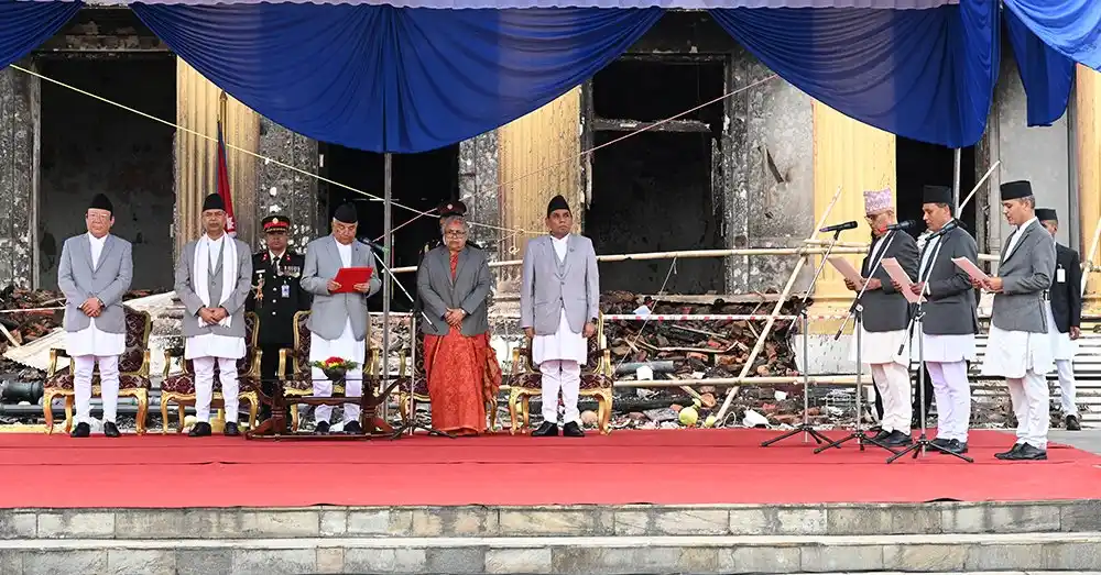 नवनियुक्त तीन मन्त्रीले लिए शपथ Image