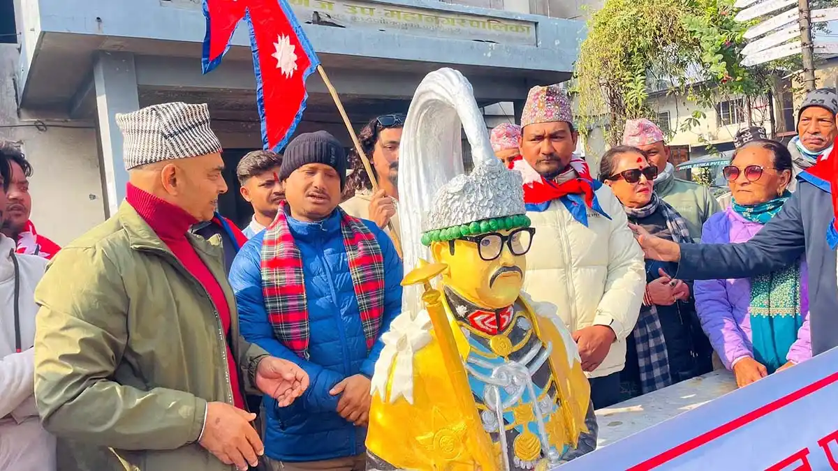 नेपालगन्ज उपमहानगरपालिकालाई राजा वीरेन्द्रको शालिक हस्तान्तरण Image