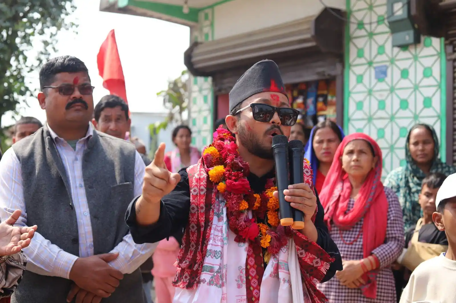 खडैचामा उम्मेदवार बिष्टसको घरदैलो, स्थानीय उत्साहित Image
