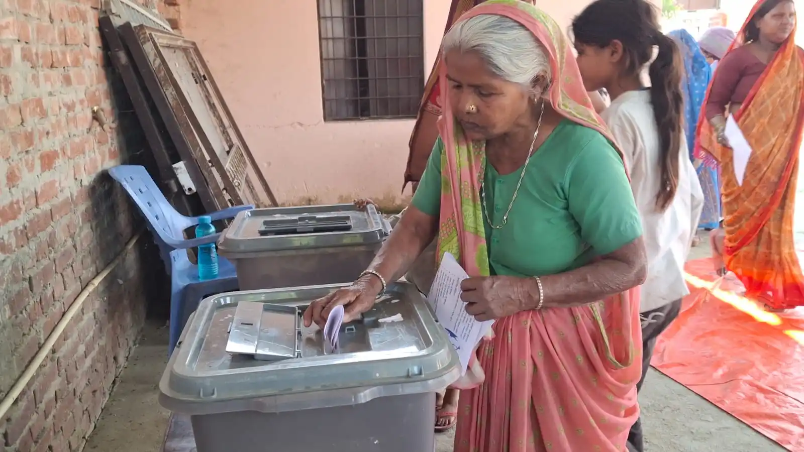 बाँके र बर्दियाका महिलाहरुलाई मतदाता शिक्षा Image