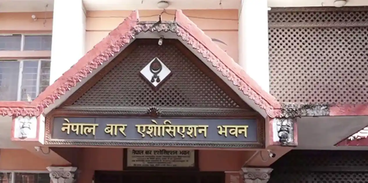 नेपाल बारले आज दिउँसै लालटिन बालेर न्याय खोज्ने Image